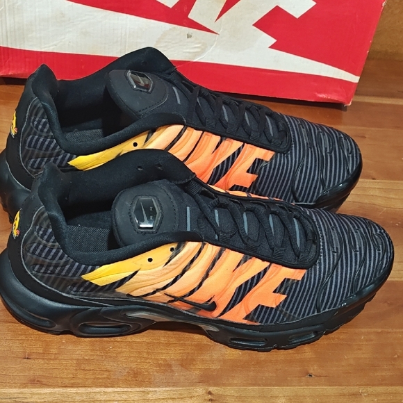 Nike Air Max Plus 'Mercurial Black Orange' - Picture 3 of 16